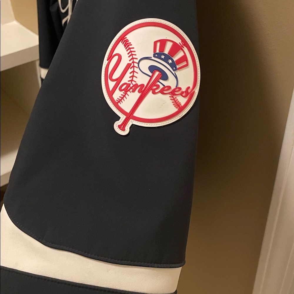 Yankees Black Jacket - Picture 4 of 7